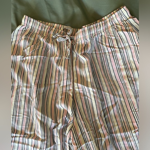 Pink and black striped capri pants - Picture 2 of 4